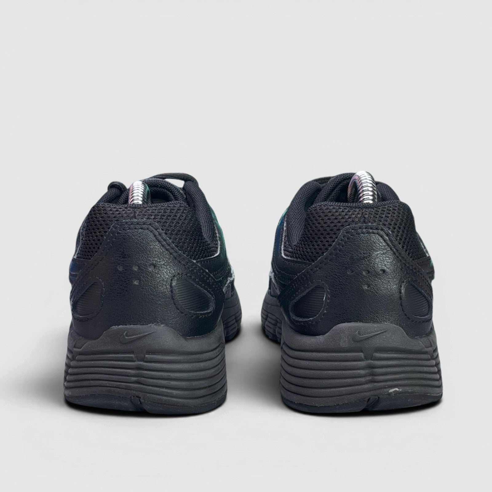Nike P-6000 — buty sportowe damskie w bardzo dobrym stanie rozmiar 38.5, widok z tyłu