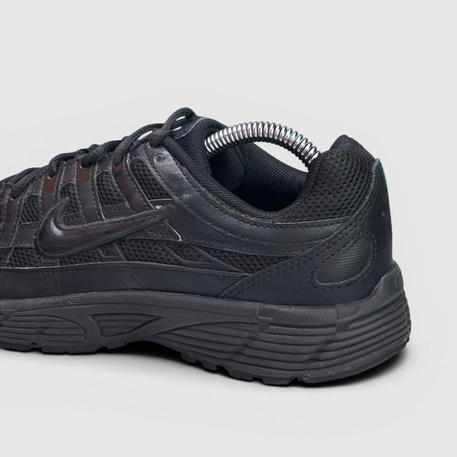 Nike P-6000 — buty sportowe damskie w bardzo dobrym stanie rozmiar 38.5, detal