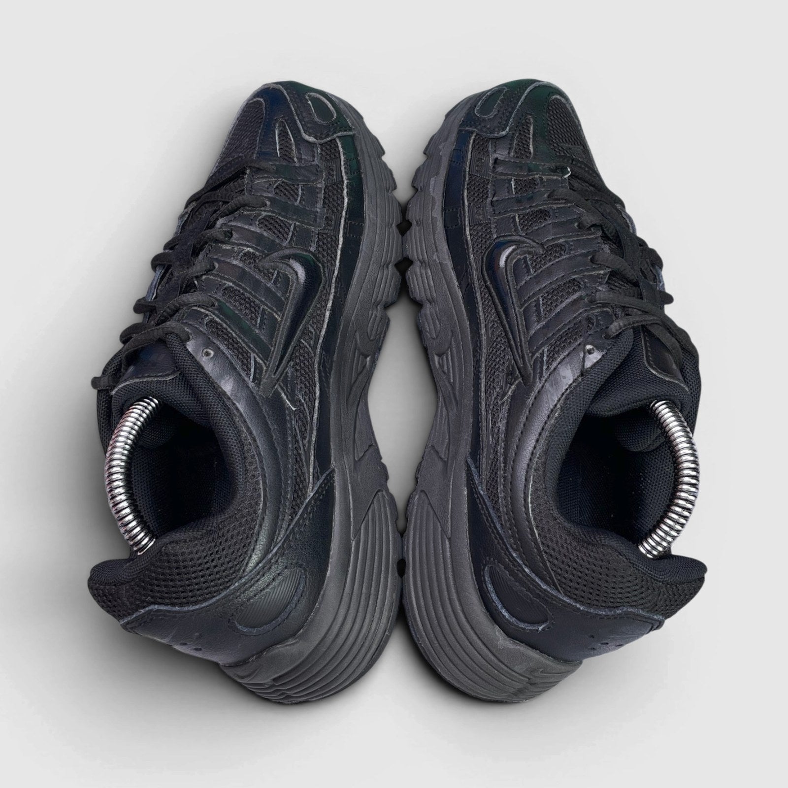 Nike P-6000 — buty sportowe damskie w bardzo dobrym stanie rozmiar 38.5, widok z góry