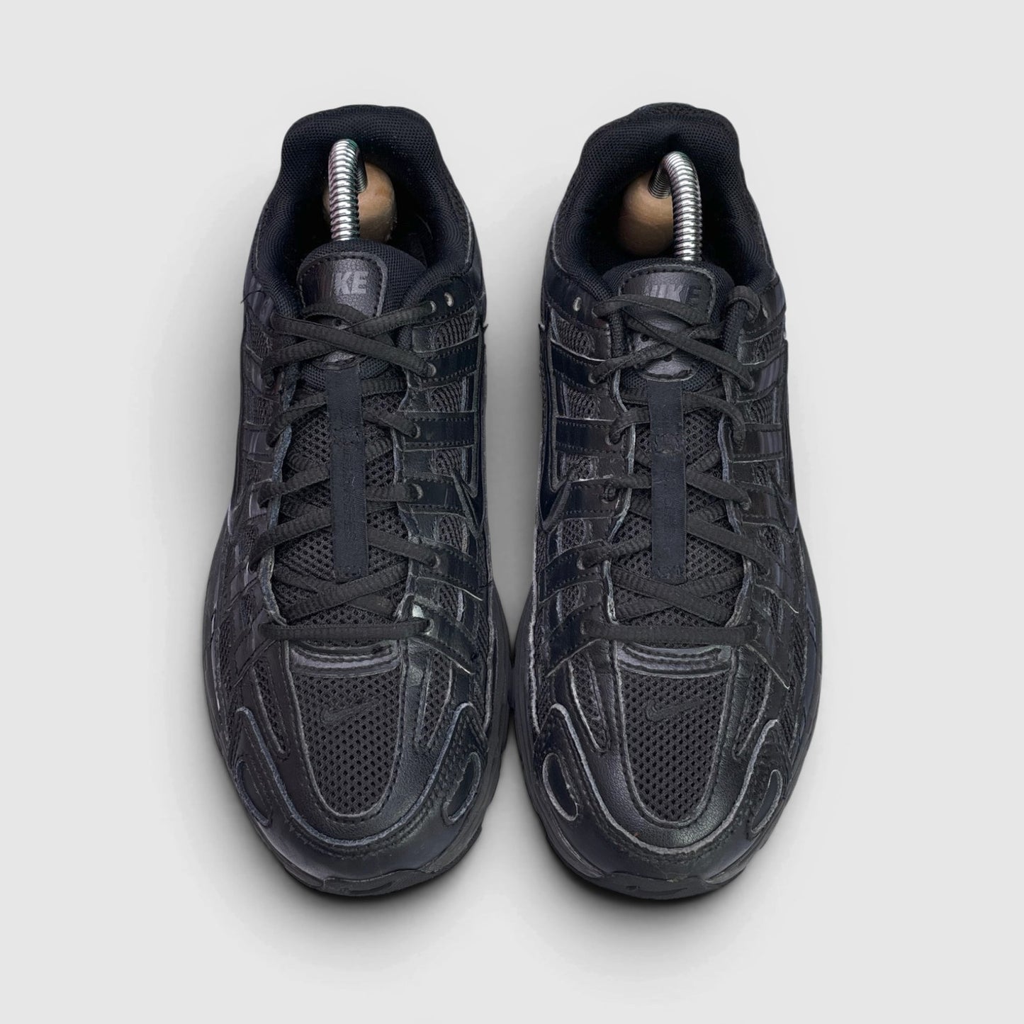 Nike P-6000 — buty sportowe damskie w bardzo dobrym stanie rozmiar 38.5, widok z góry