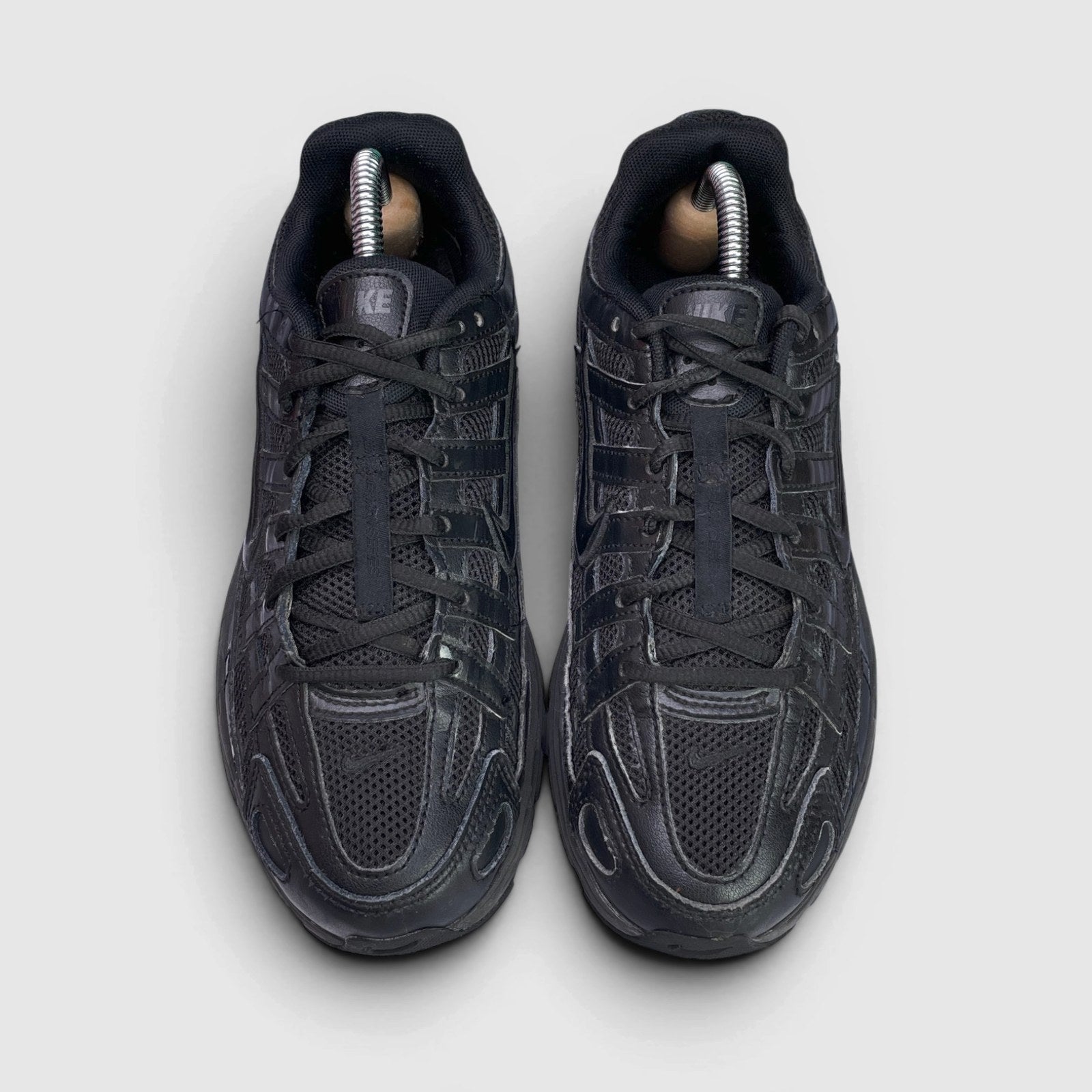 Nike P-6000 — buty sportowe damskie w bardzo dobrym stanie rozmiar 38.5, widok z góry
