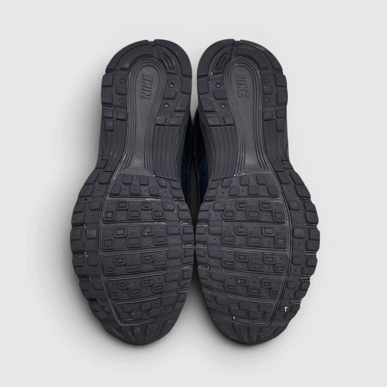 Nike P-6000 — buty sportowe damskie w bardzo dobrym stanie rozmiar 38.5, podeszwa