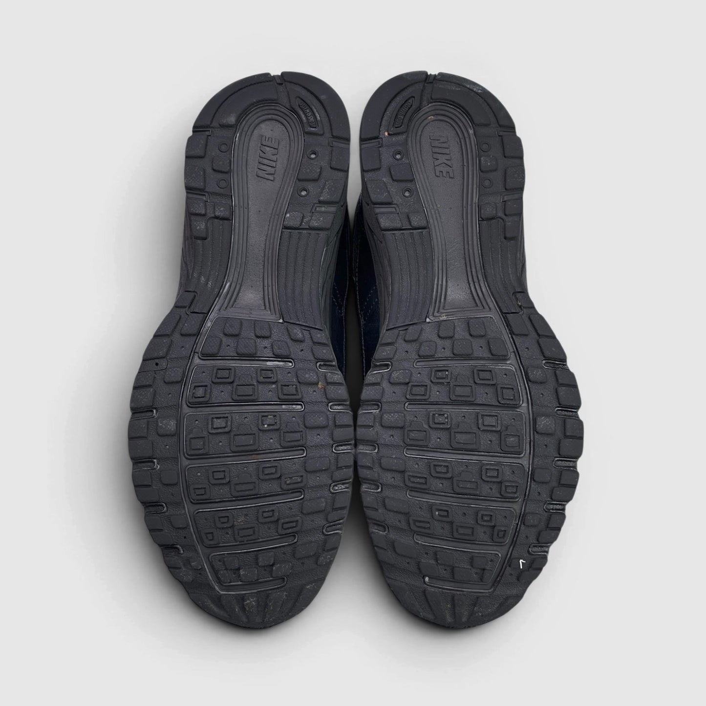 Nike P-6000 — buty sportowe damskie w bardzo dobrym stanie rozmiar 38.5, podeszwa