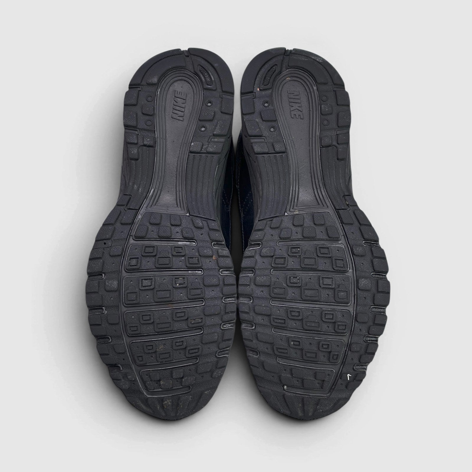 Nike P-6000 — buty sportowe damskie w bardzo dobrym stanie rozmiar 38.5, podeszwa