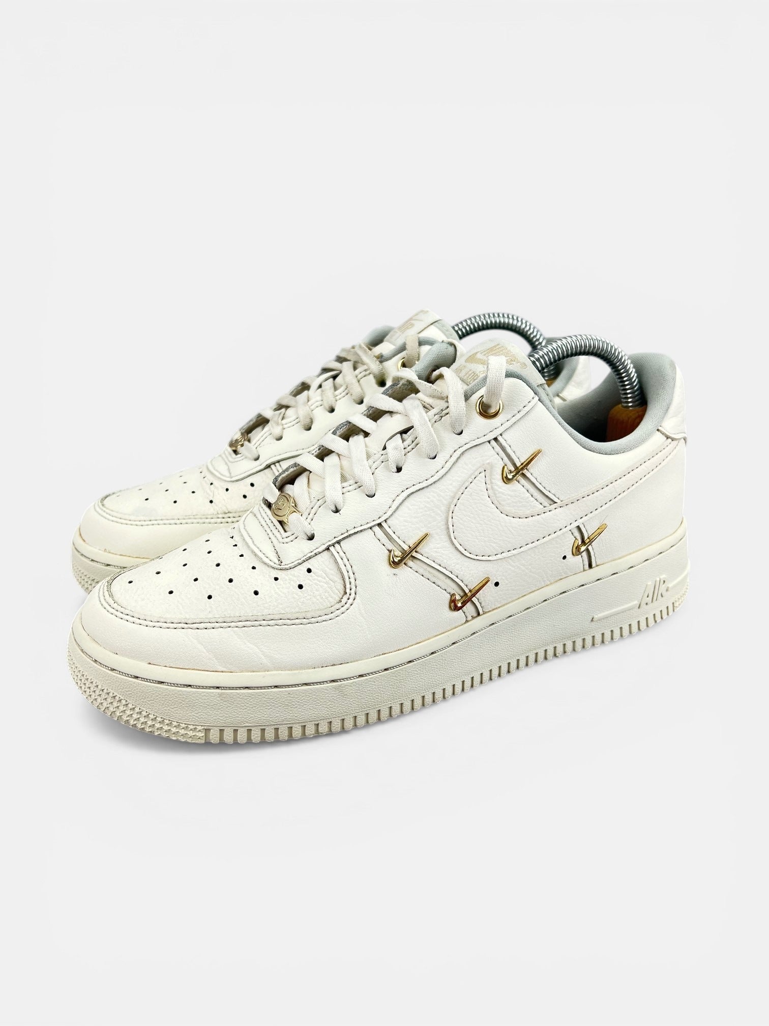 Nike Air Force 1 Low FV3654-111 - buty sportowe, widok z boku