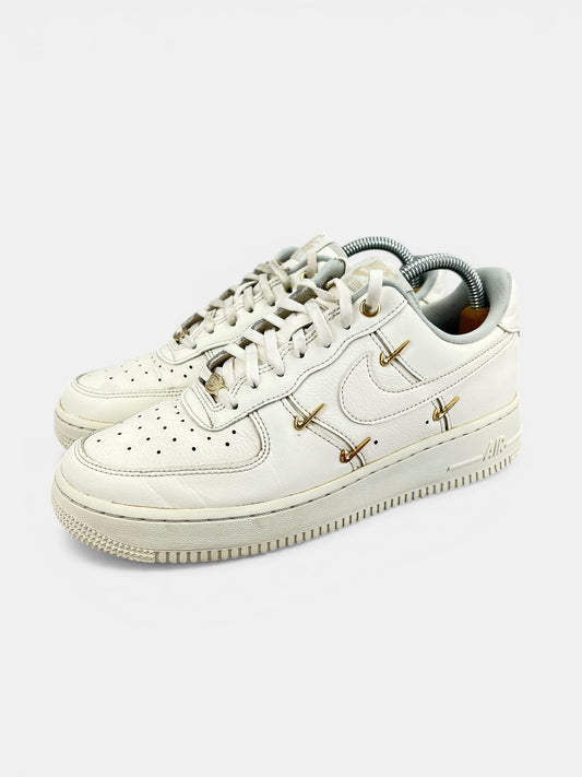 Nike Air Force 1 Low FV3654-111 - buty sportowe, widok z boku