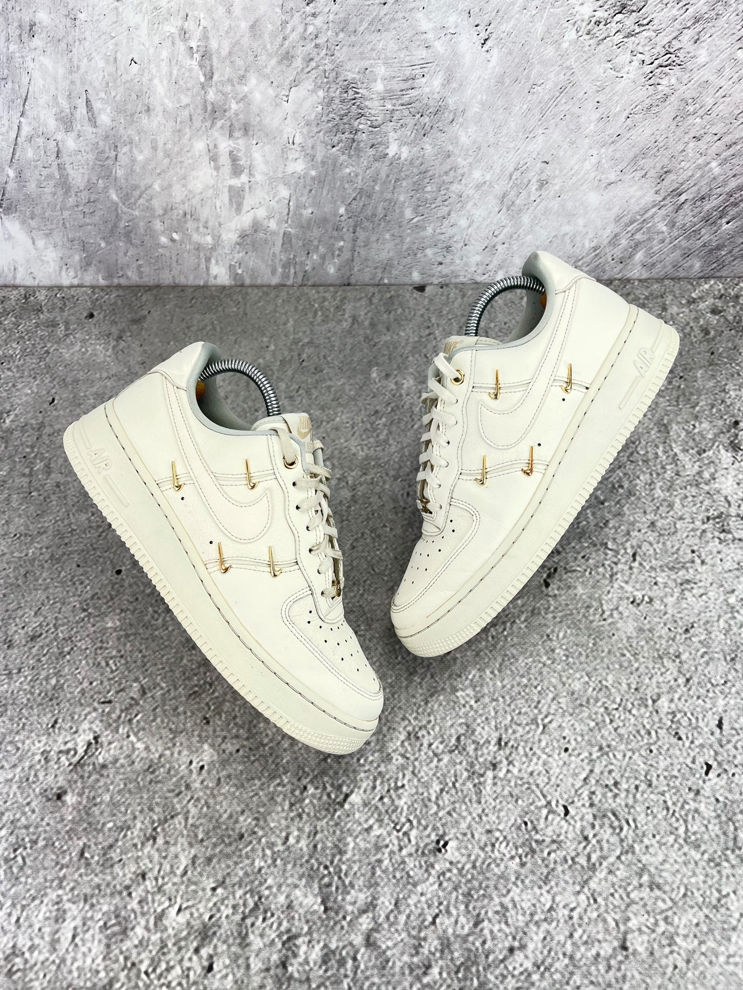 Nike Air Force 1 Low FV3654-111 - buty sportowe, widok z góry na zewnętrzną stronę butów