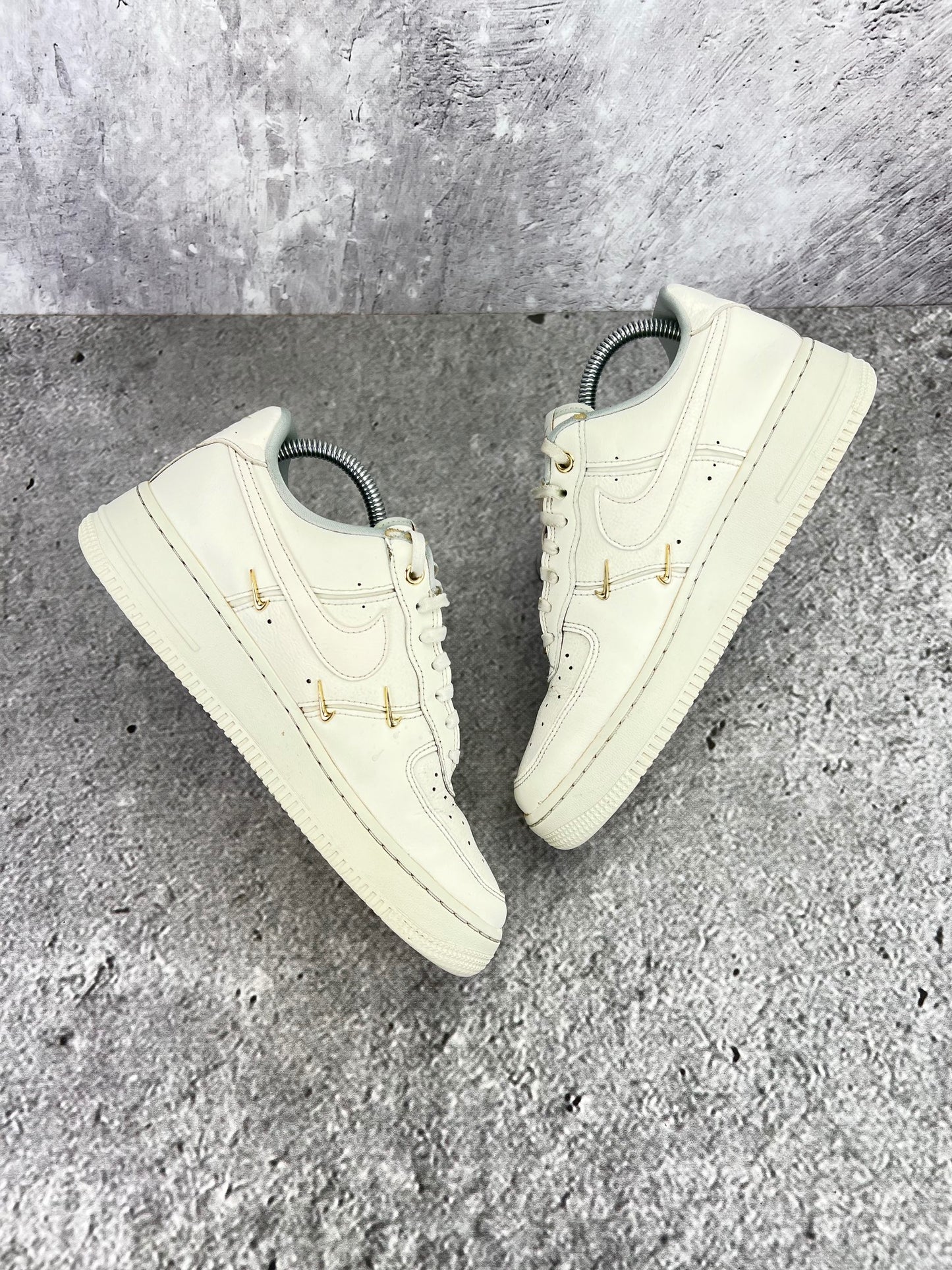 Nike Air Force 1 Low FV3654-111 - buty sportowe, widok z góry na wewnętrzną stronę butów
