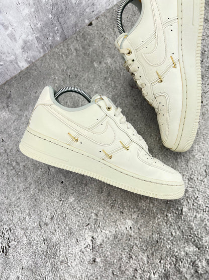 Nike Air Force 1 Low FV3654-111 - buty sportowe, wewnętrzny panel lewego buta