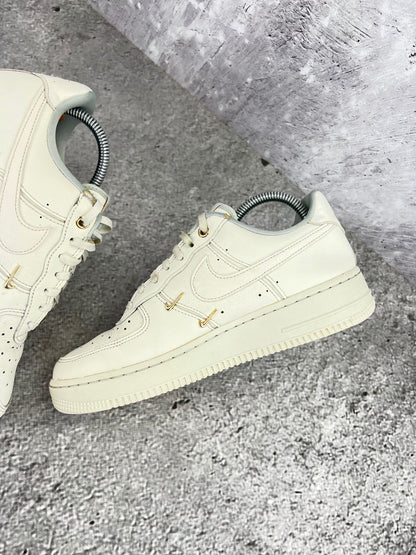 Nike Air Force 1 Low FV3654-111 - buty sportowe, wewnętrzny panel prawego buta
