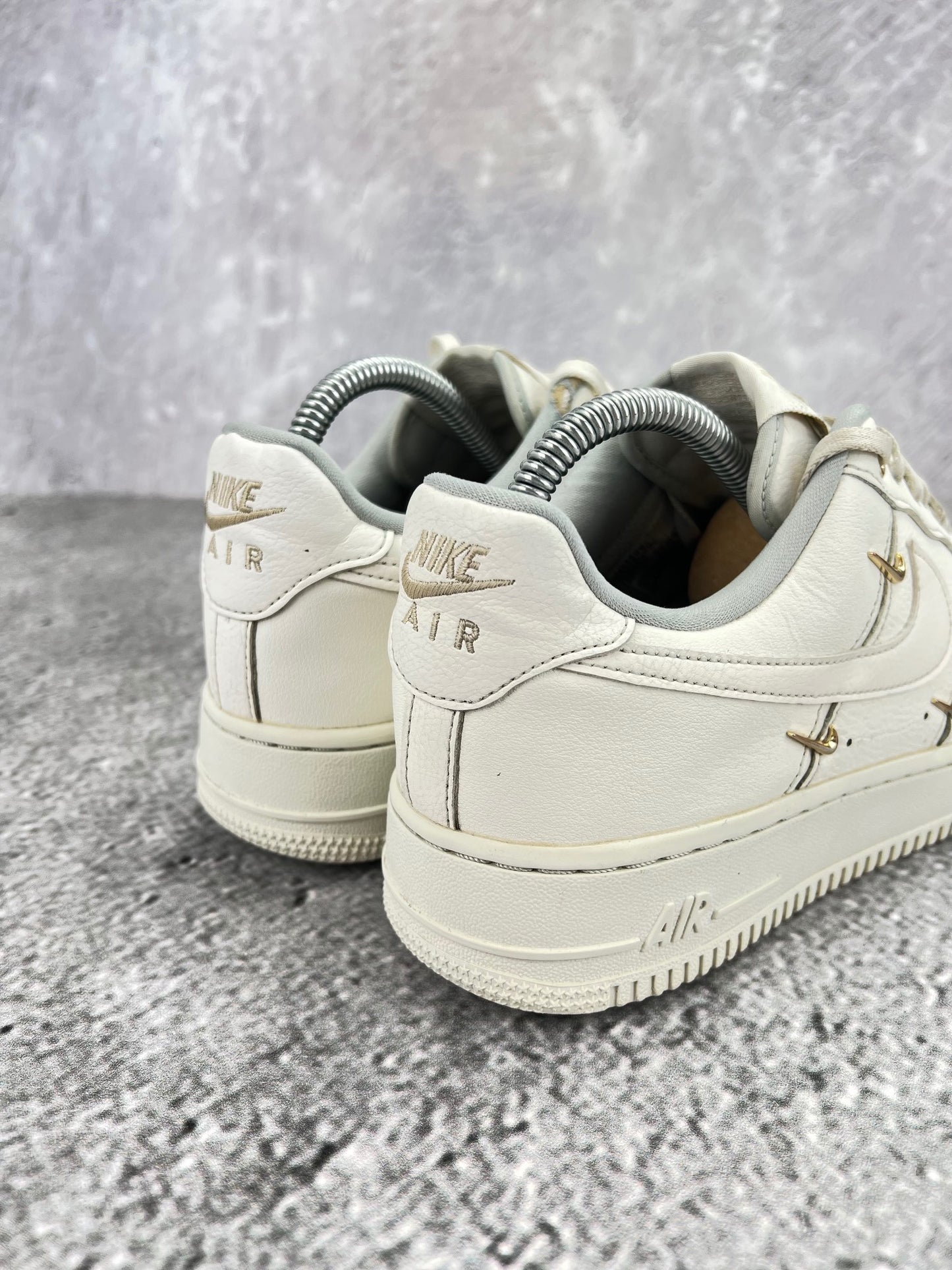 Nike Air Force 1 Low FV3654-111 - buty sportowe, widok z tyłu