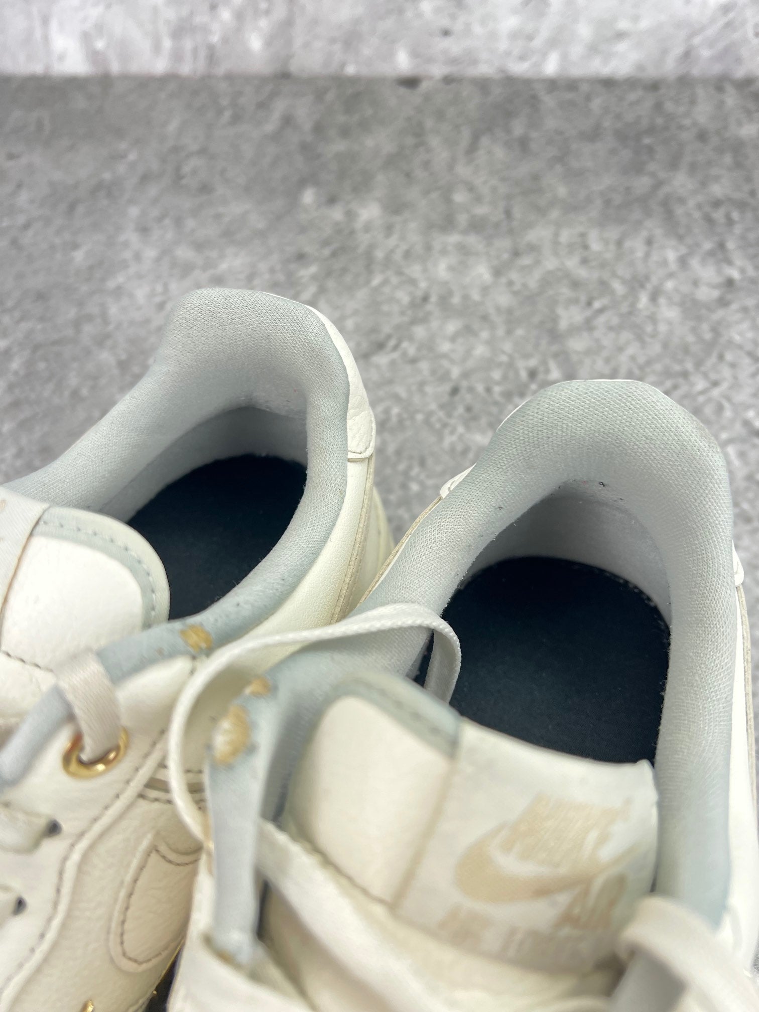 Nike Air Force 1 Low FV3654-111 - buty sportowe, zapiętki butów