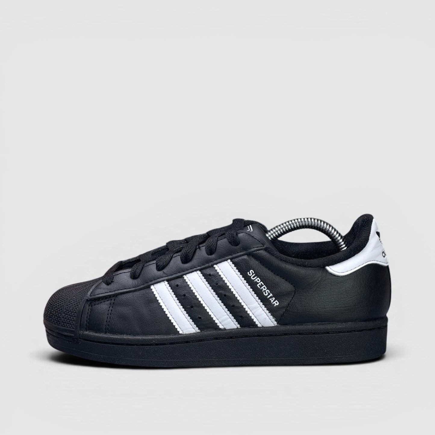 Adidas Superstar II — buty sportowe damskie w bardzo dobrym stanie rozmiar 38, boczny profil, lewa strona