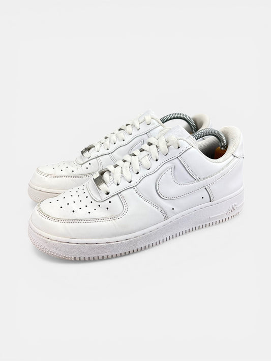 Nike Air Force 1 Low Triple White - buty sportowe, widok z boku