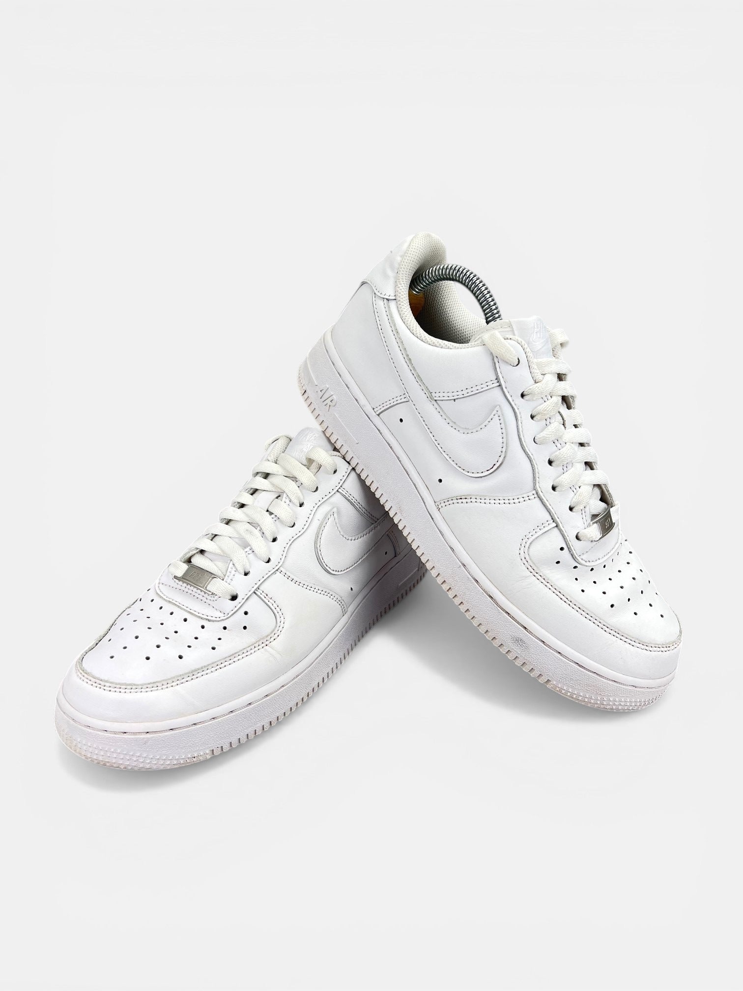 Nike Air Force 1 Low Triple White - buty sportowe, boczny profil