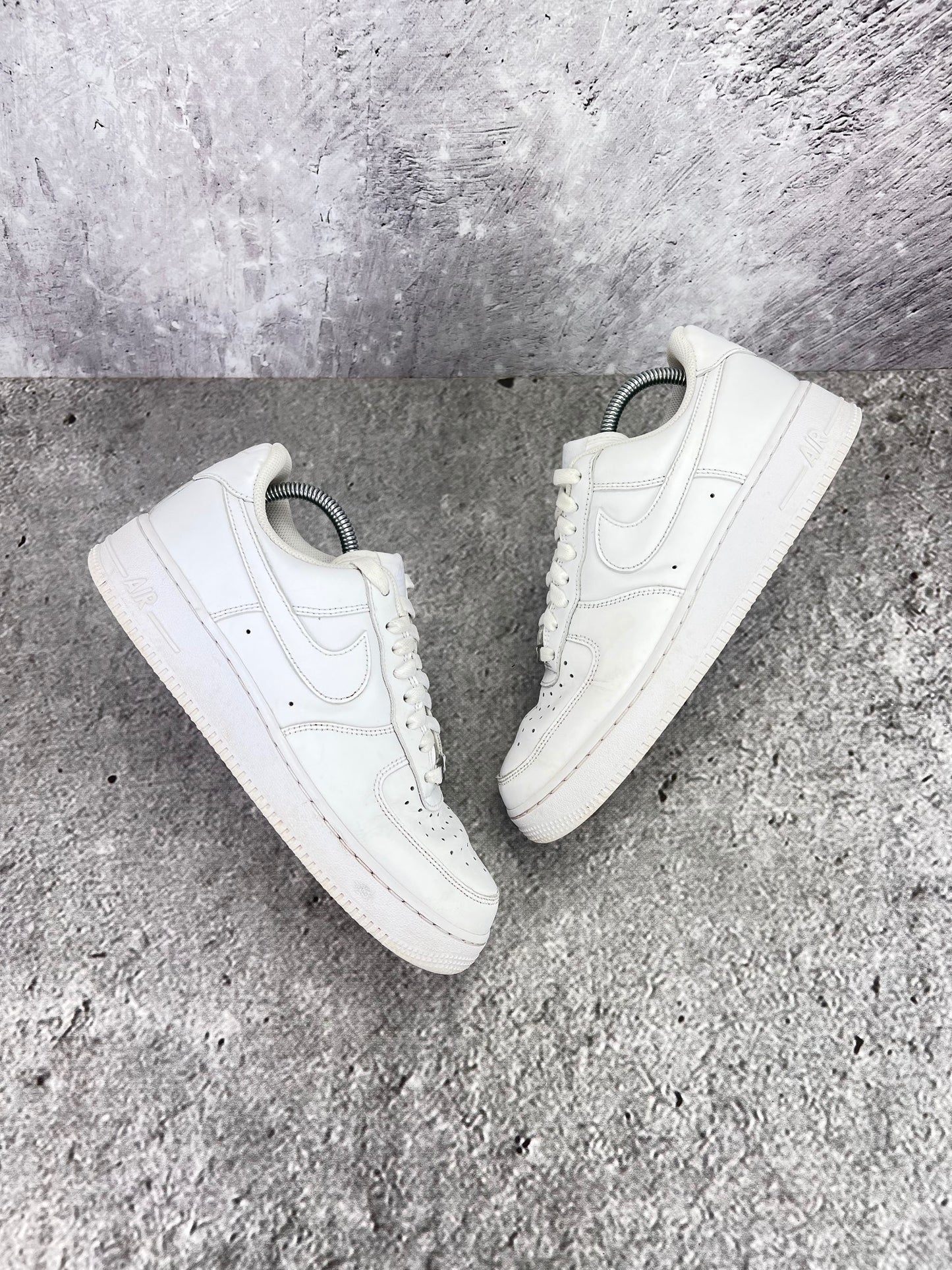 Nike Air Force 1 Low Triple White - buty sportowe, widok z góry na zewnętrzną stronę butów
