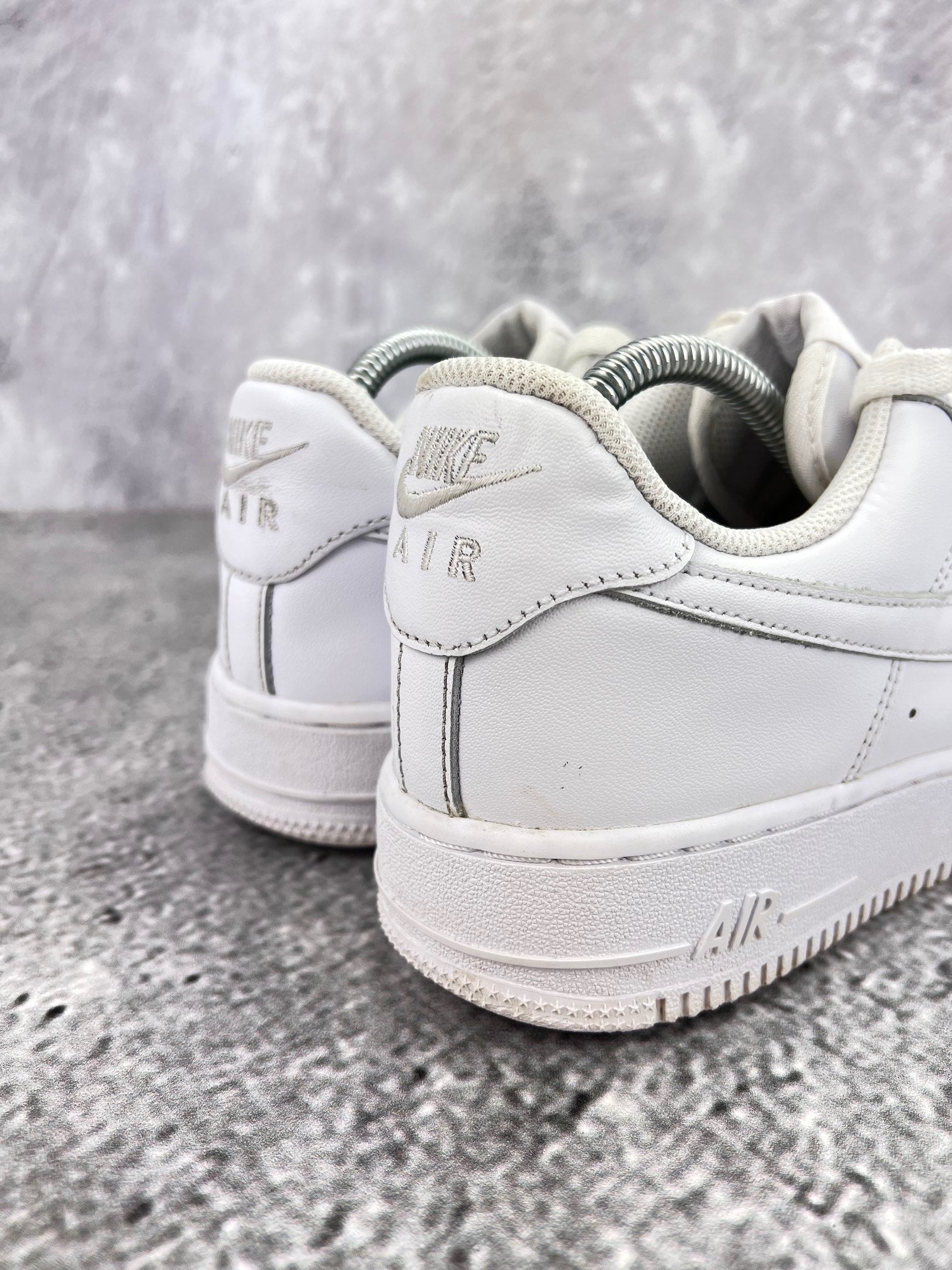 Nike Air Force 1 Low Triple White - buty sportowe, widok z tyłu