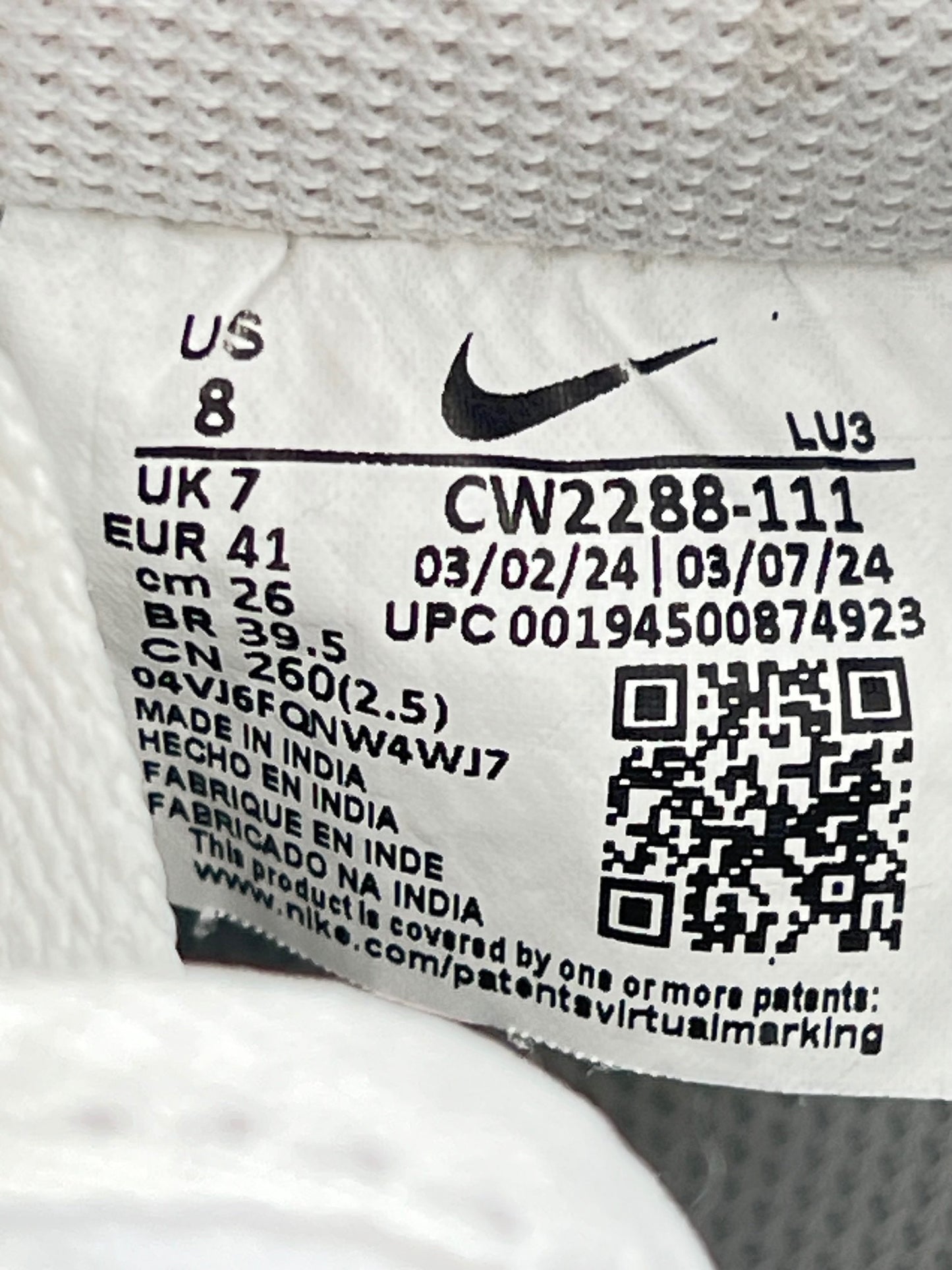 Nike Air Force 1 Low Triple White - buty sportowe, metka