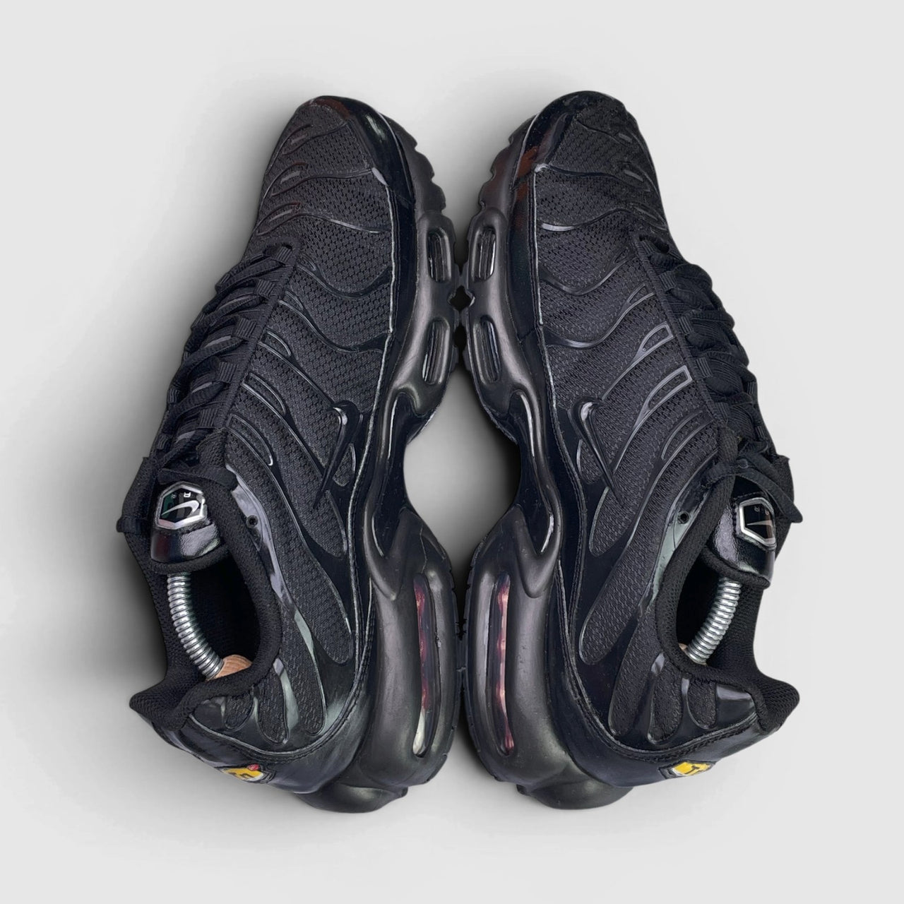 Nike Air Max Plus Triple Black — buty sportowe męskie w bardzo dobrym stanie rozmiar 45, widok z góry