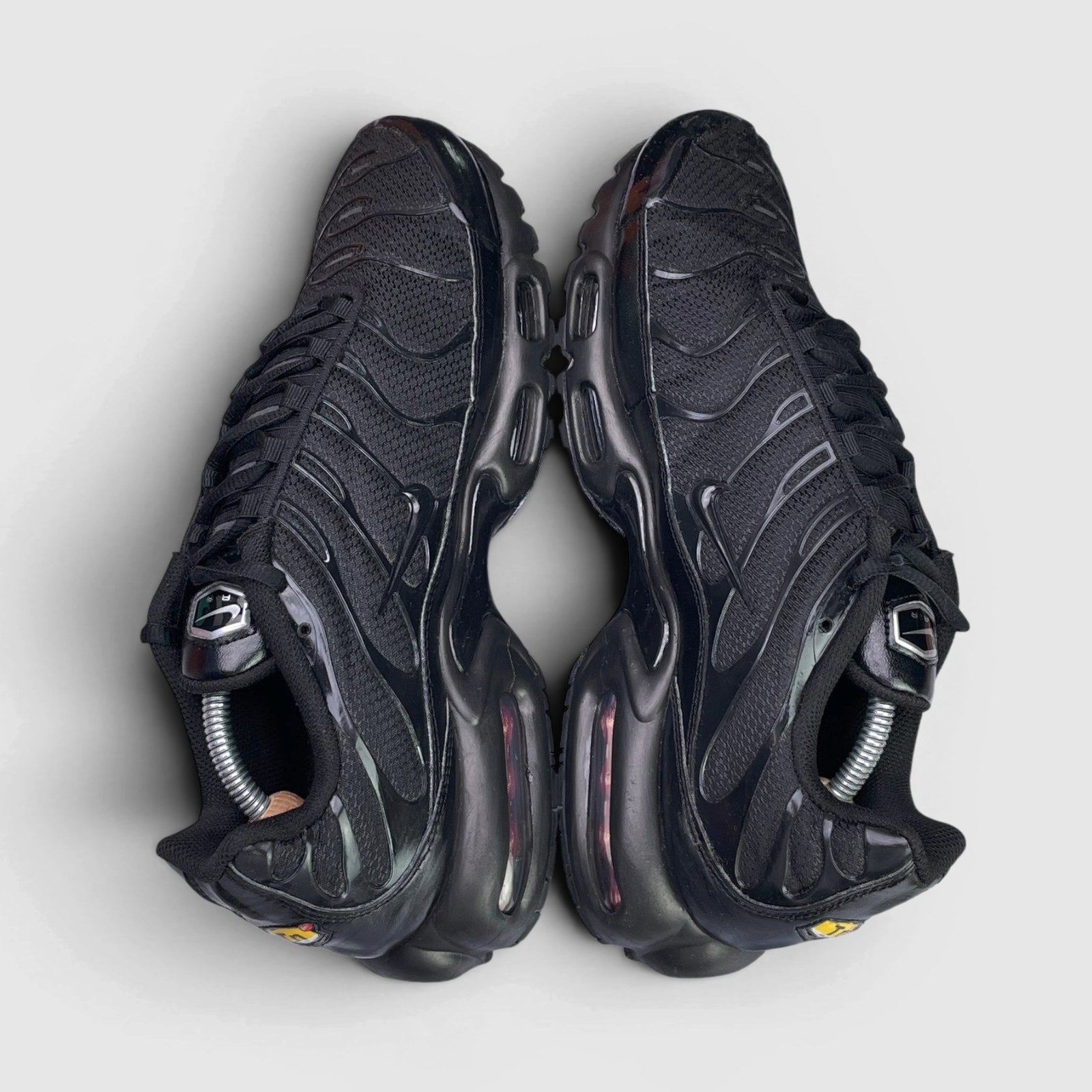Nike Air Max Plus Triple Black — buty sportowe męskie w bardzo dobrym stanie rozmiar 45, widok z góry