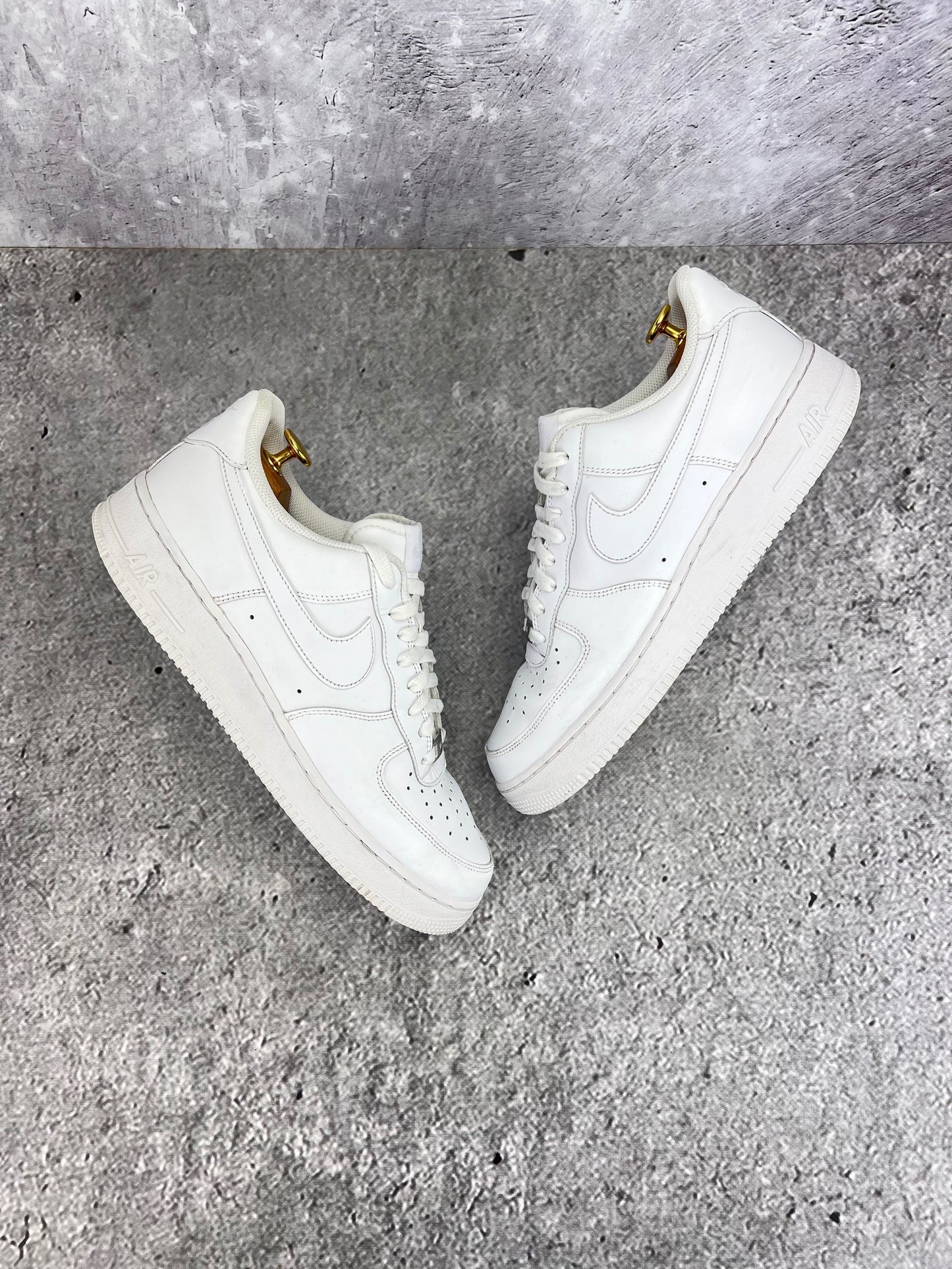 Nike Air Force 1 Low Triple White - buty sportowe, widok z góry na zewnętrzną stronę butów