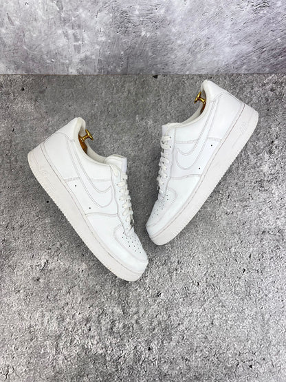Nike Air Force 1 Low Triple White - buty sportowe, widok z góry na zewnętrzną stronę butów