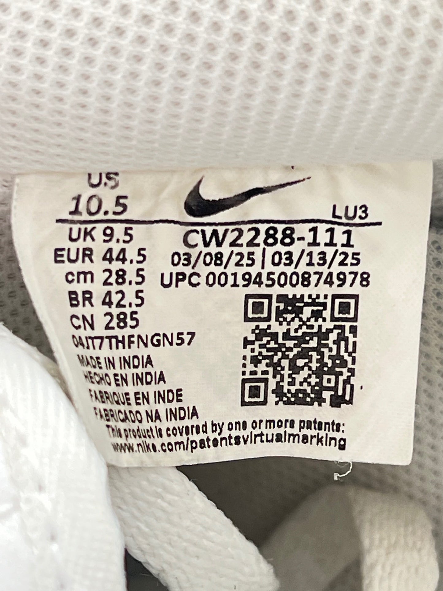 Nike Air Force 1 Low Triple White - buty sportowe, metka