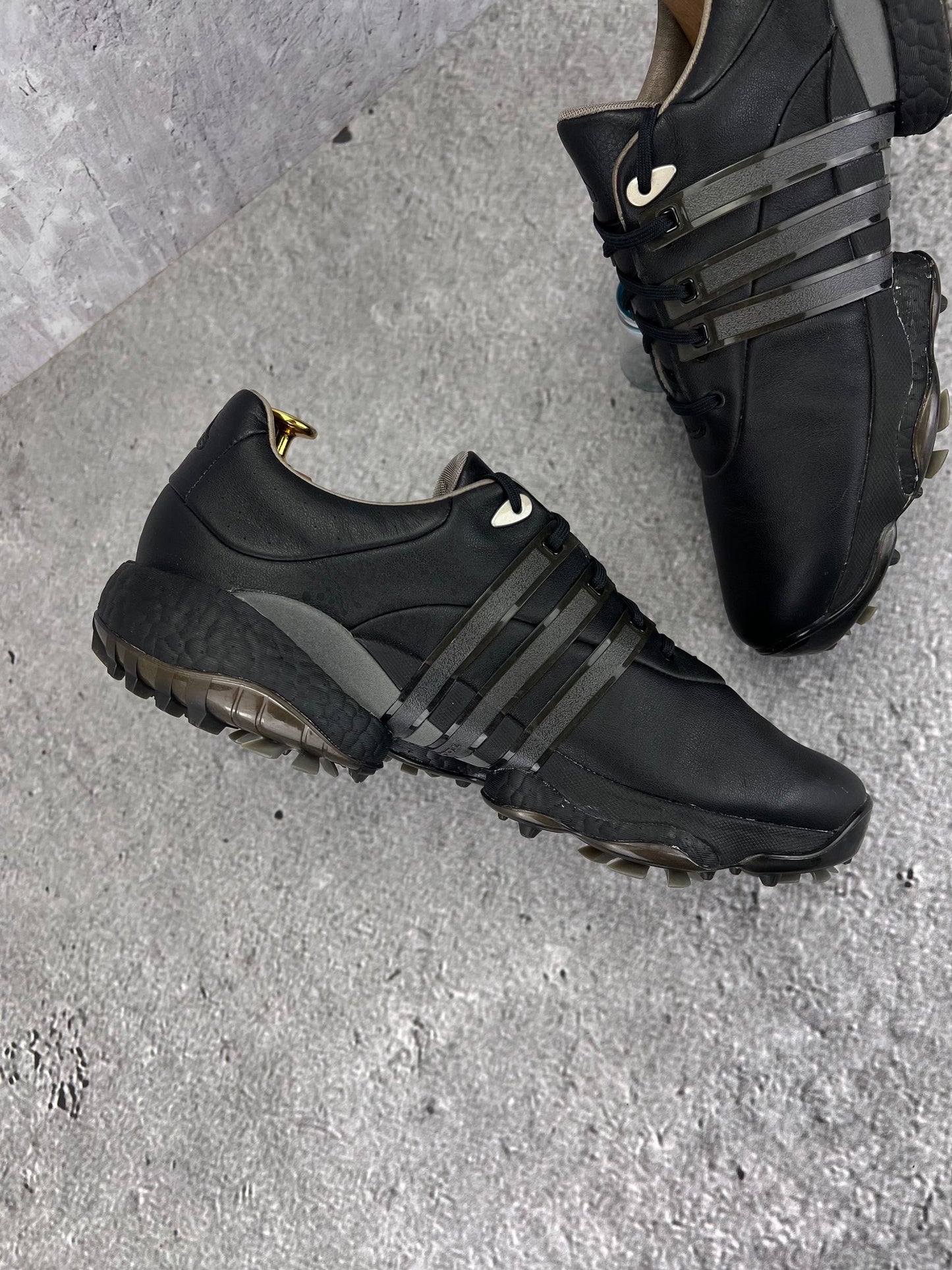 Adidas Tour360 Black Grey - buty sportowe, wewnętrzny panel lewego buta