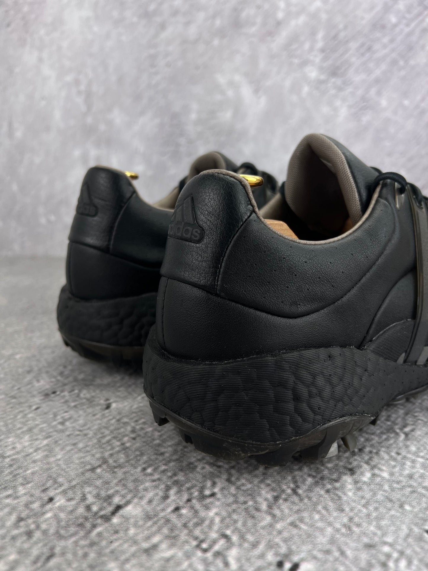 Adidas Tour360 Black Grey - buty sportowe, widok z tyłu