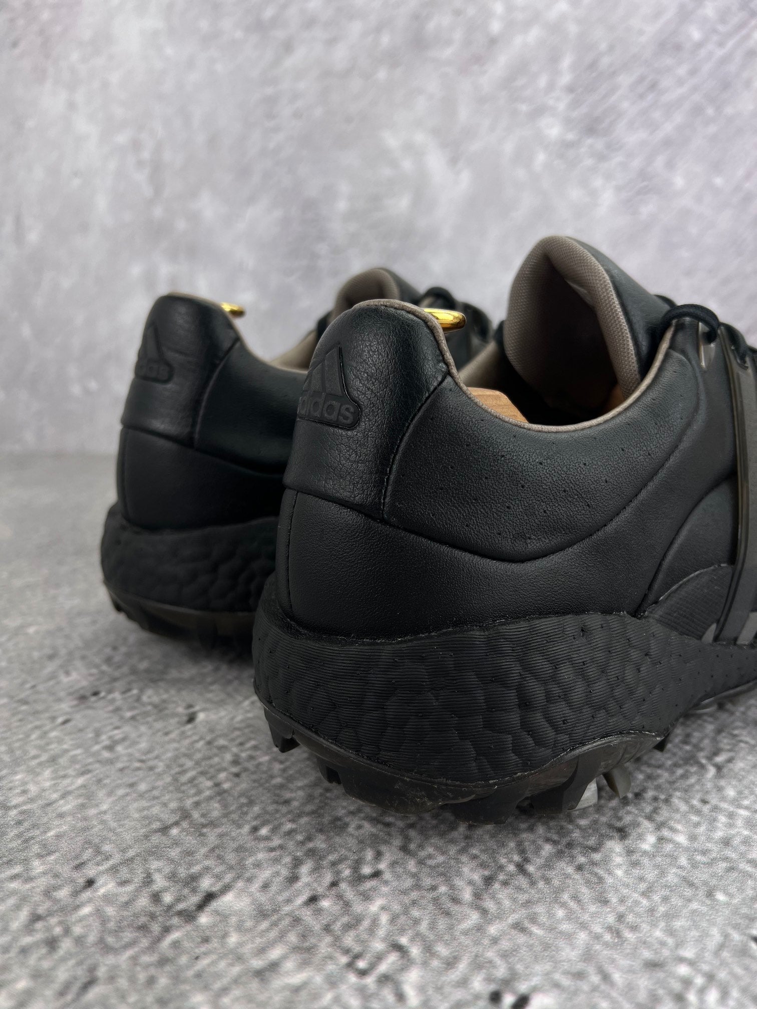 Adidas Tour360 Black Grey - buty sportowe, widok z tyłu
