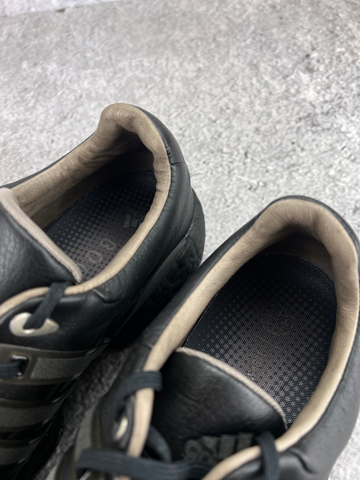 Adidas Tour360 Black Grey - buty sportowe, zapiętki butów