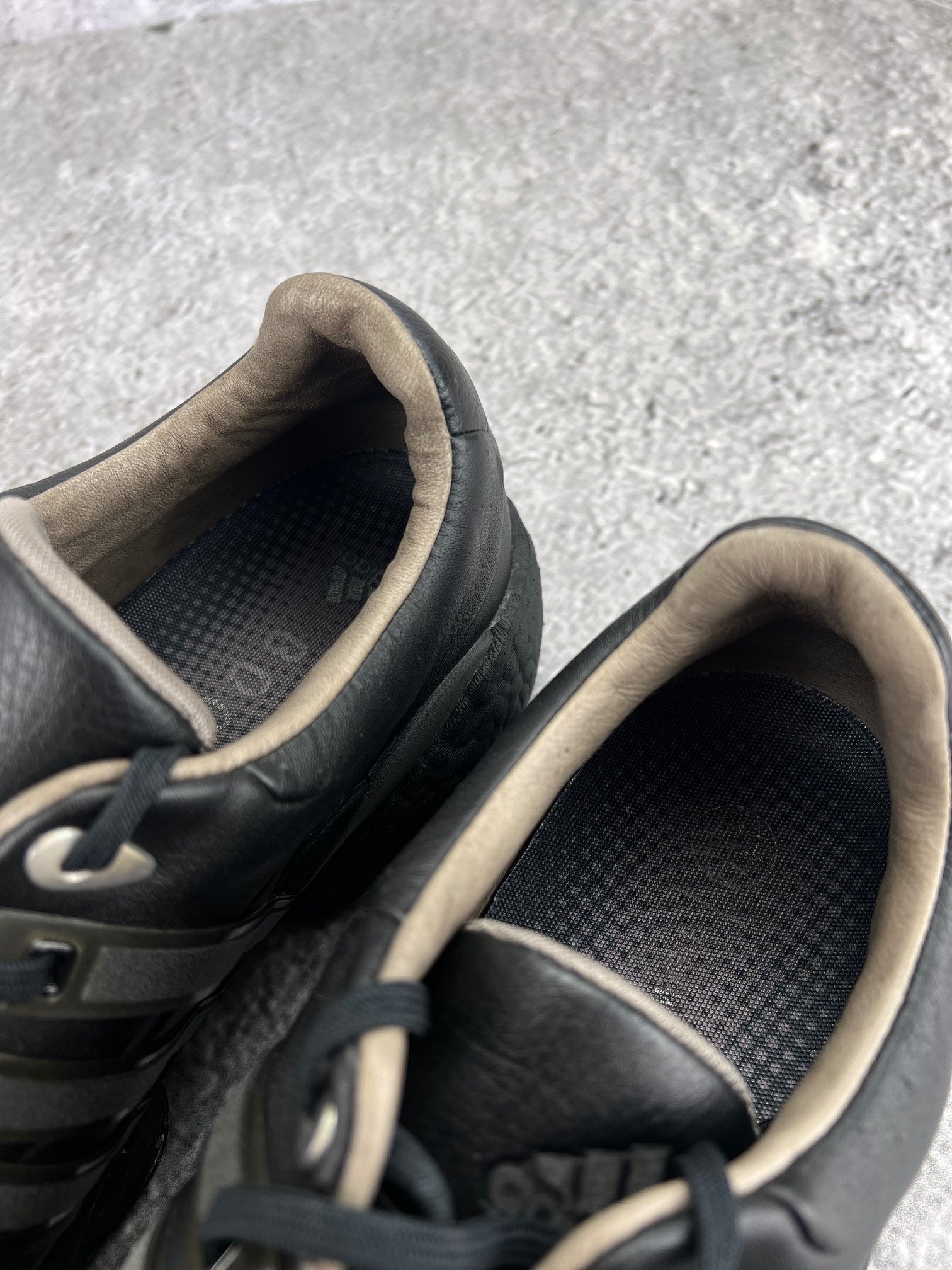 Adidas Tour360 Black Grey - buty sportowe, zapiętki butów