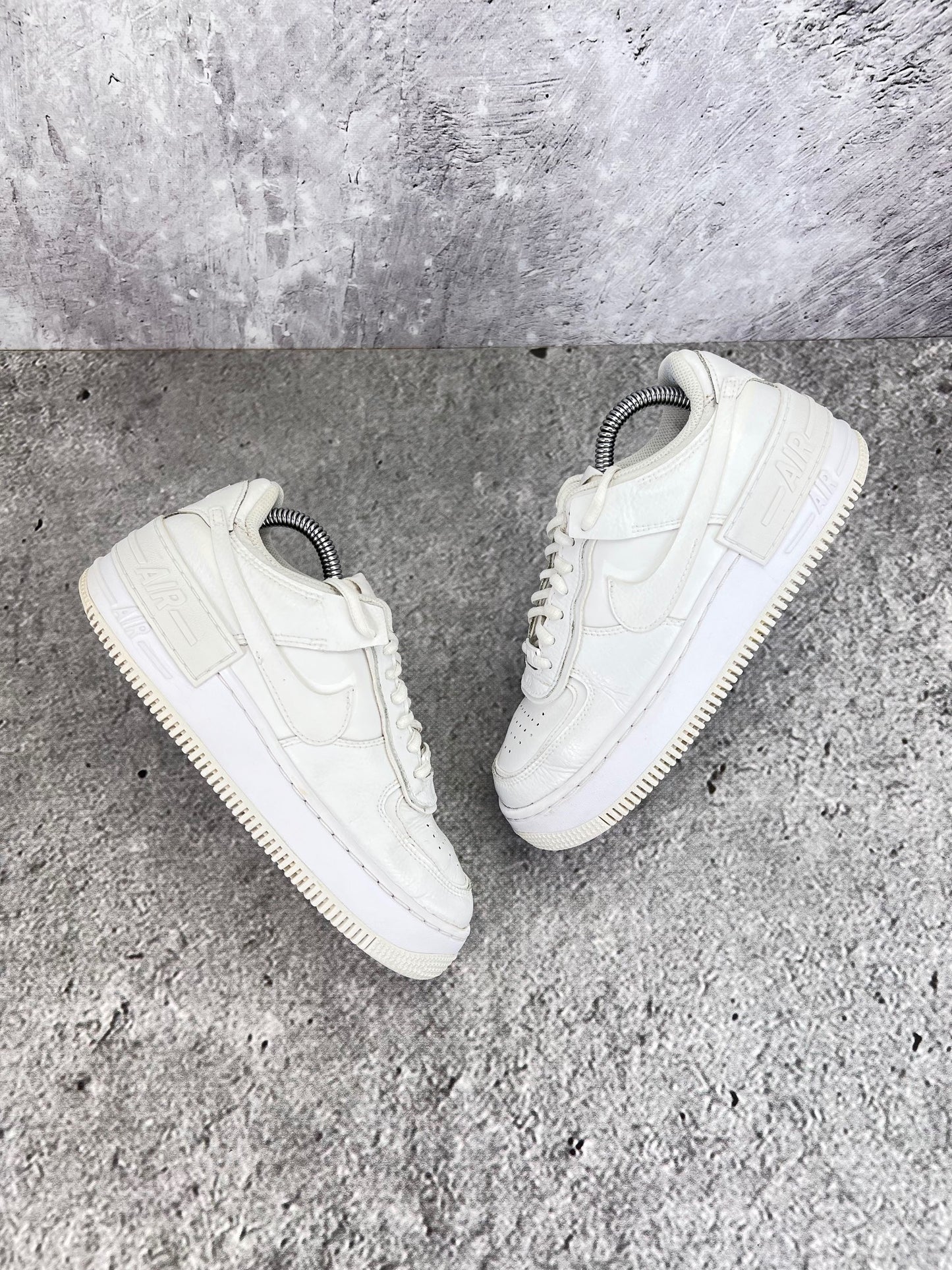 Nike Air Force 1 Shadow Triple White - buty sportowe, widok z góry na zewnętrzną stronę butów