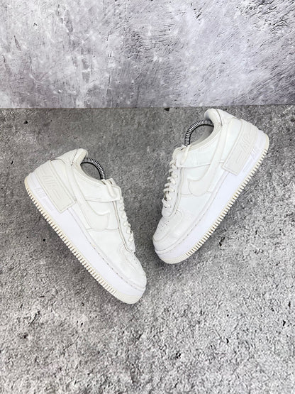 Nike Air Force 1 Shadow Triple White - buty sportowe, widok z góry na zewnętrzną stronę butów