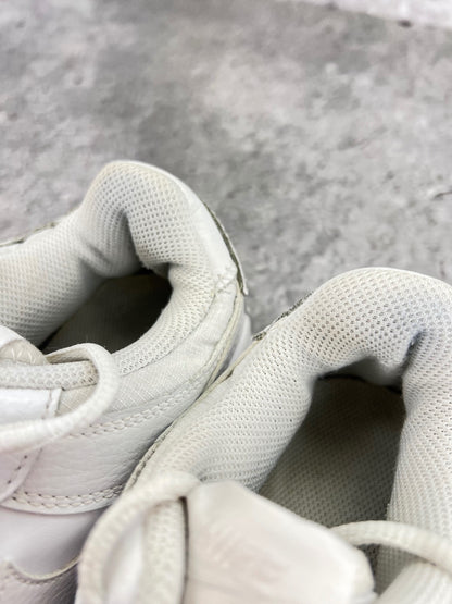 Nike Air Force 1 Shadow Triple White - buty sportowe, zapiętki butów