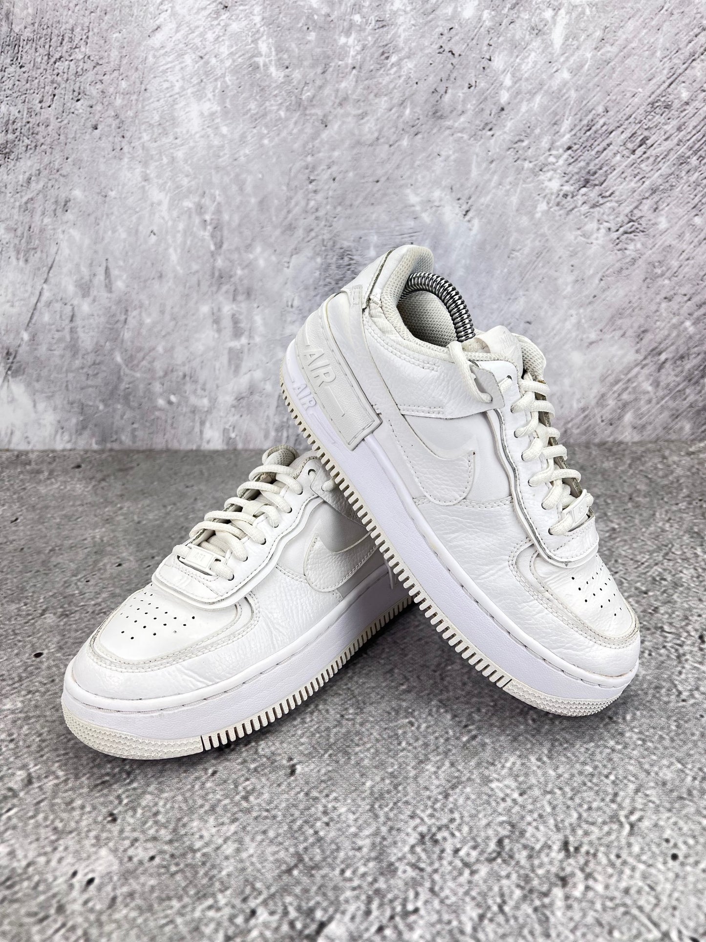 Nike Air Force 1 Shadow Triple White - buty sportowe, para butów, widok z boku na tle studyjnym