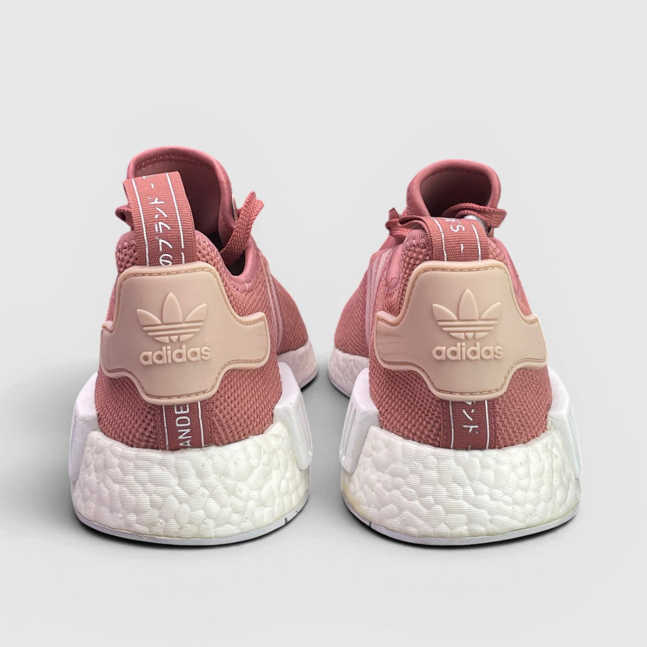 Adidas NMD R1 — buty sportowe damskie w bardzo dobrym stanie rozmiar 42 2/3, widok z tyłu