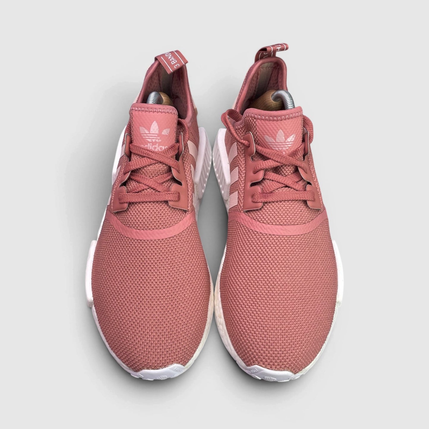 Adidas NMD R1 — buty sportowe damskie w bardzo dobrym stanie rozmiar 42 2/3, widok z przodu