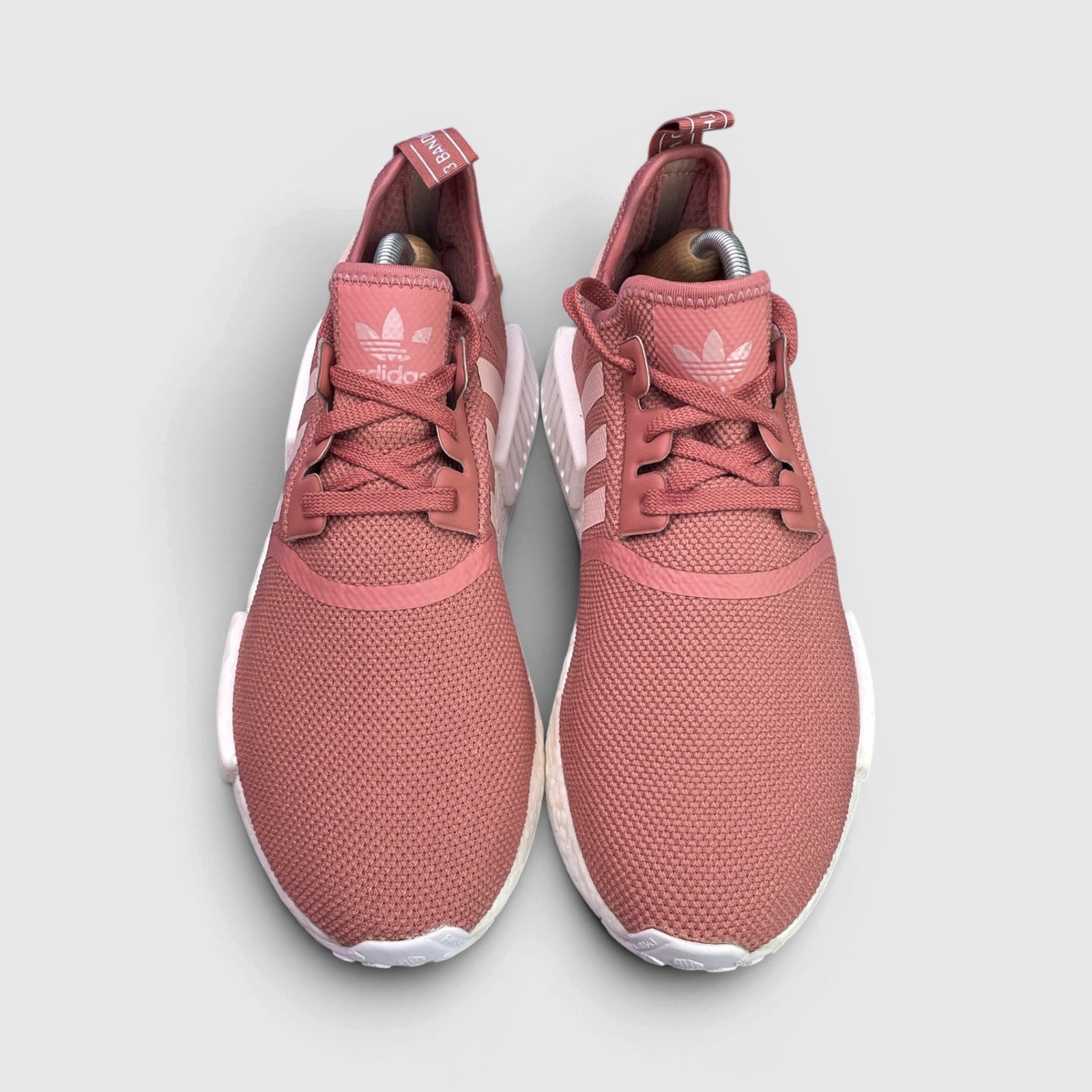 Adidas NMD R1 — buty sportowe damskie w bardzo dobrym stanie rozmiar 42 2/3, widok z przodu