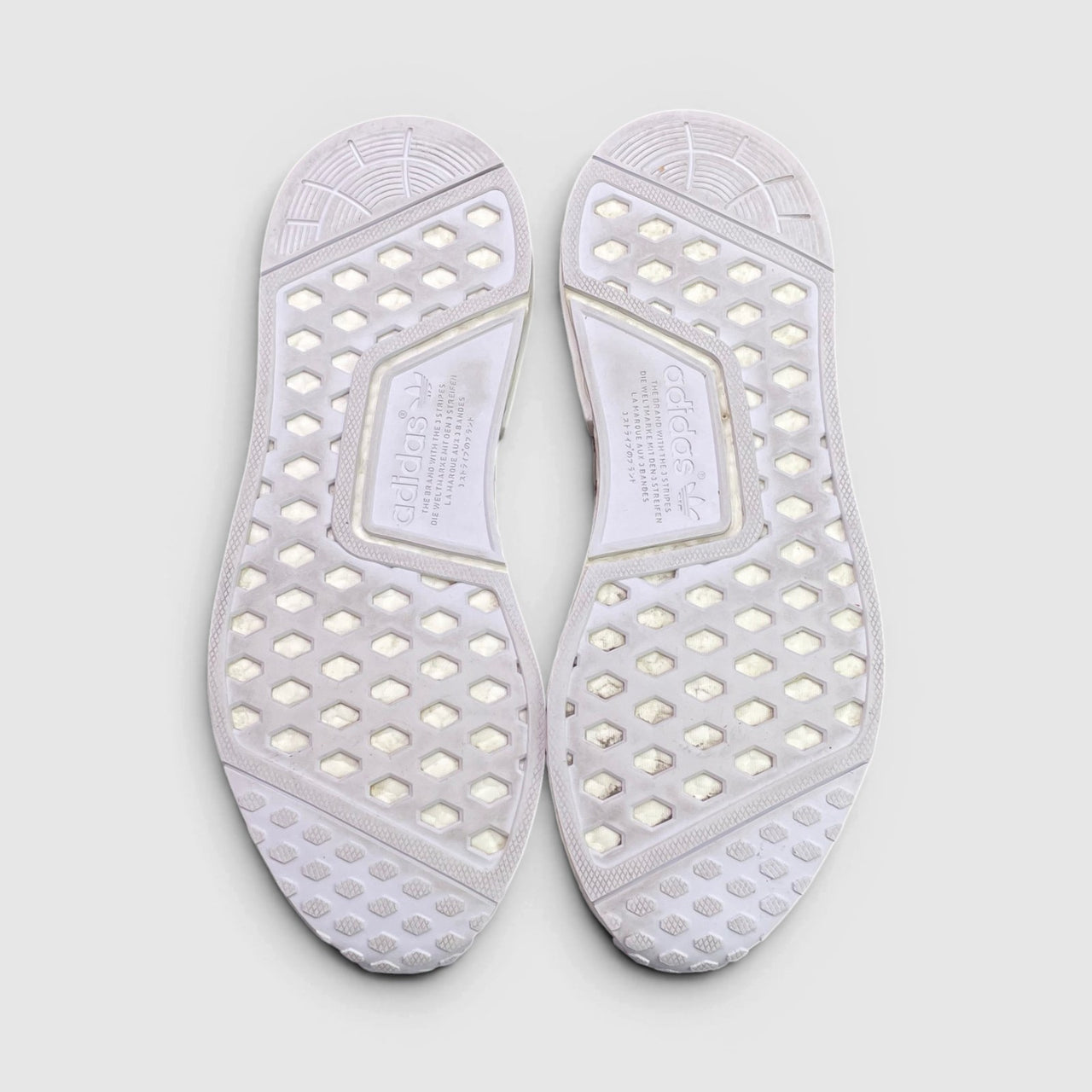 Adidas NMD R1 — buty sportowe damskie w bardzo dobrym stanie rozmiar 42 2/3, podeszwa