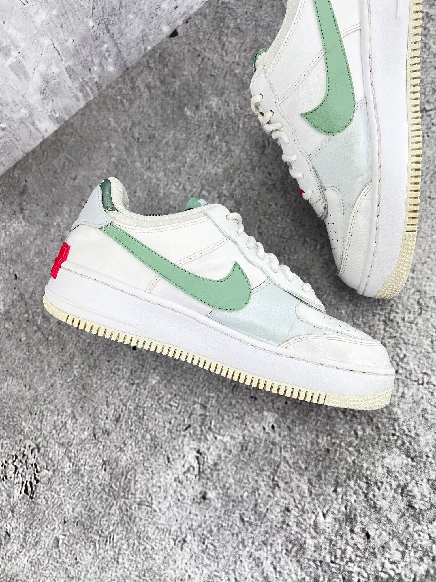 Nike Air Force 1 Low Seafoam - buty sportowe, wewnętrzny panel lewego buta