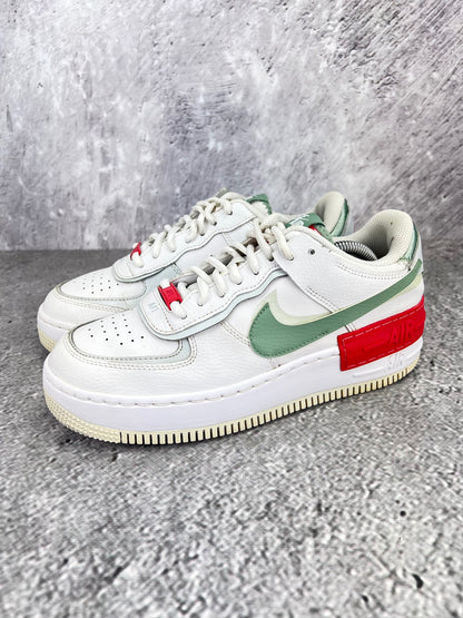 Nike Air Force 1 Low Seafoam - buty sportowe, widok z boku na tle studyjnym