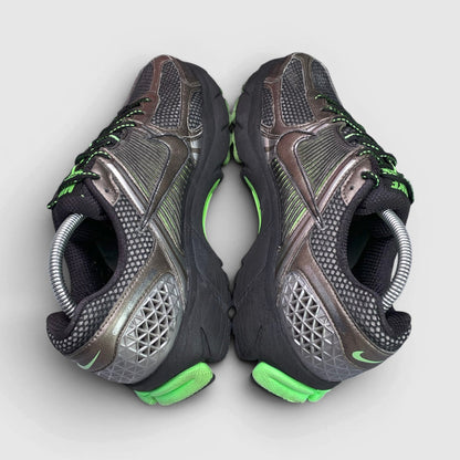 Nike Zoom Vomero 5 Metallic Pewter/Green Strike — buty sportowe męskie w bardzo dobrym stanie rozmiar 41, widok z góry