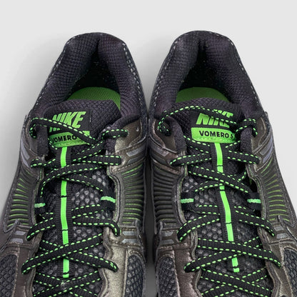 Nike Zoom Vomero 5 Metallic Pewter/Green Strike — buty sportowe męskie w bardzo dobrym stanie rozmiar 41, język buta