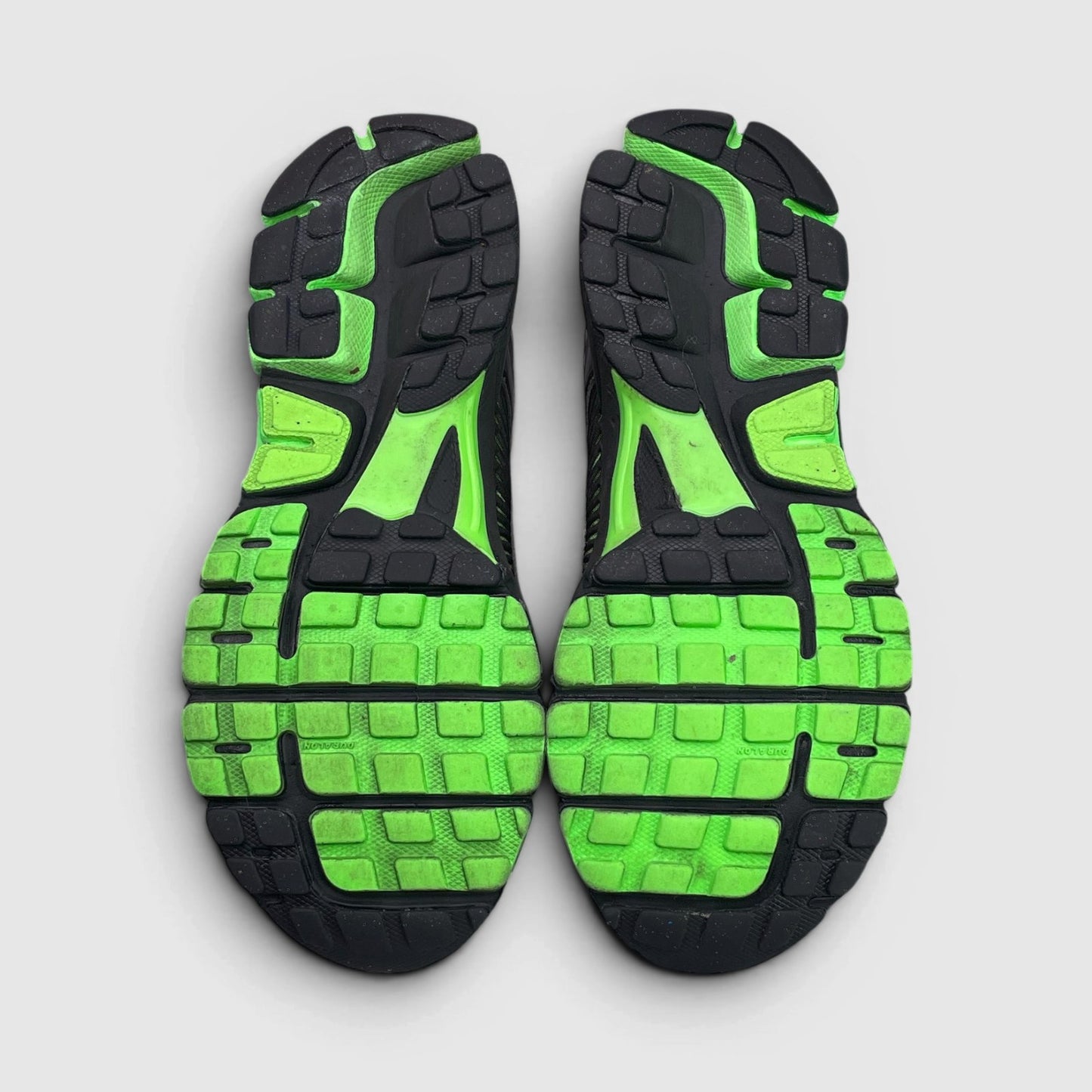 Nike Zoom Vomero 5 Metallic Pewter/Green Strike — buty sportowe męskie w bardzo dobrym stanie rozmiar 41, podeszwa