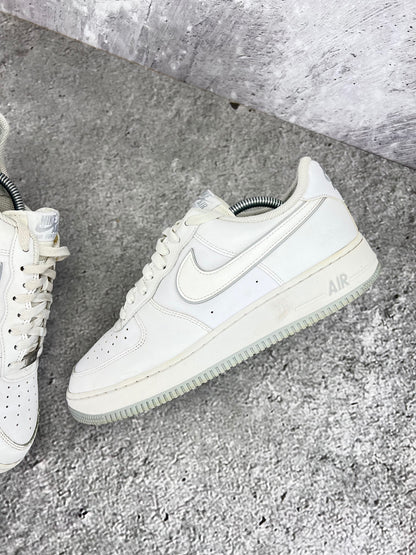 Nike Air Force 1 Low '07 White Wolf Grey - buty sportowe, widok z góry na zewnętrzną stronę butów