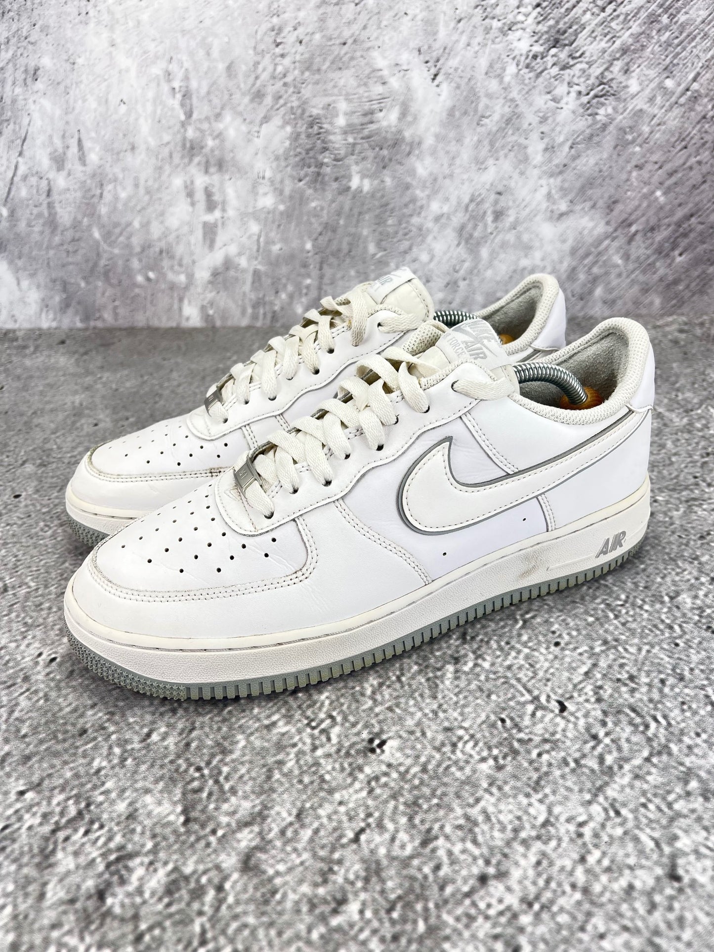 Nike Air Force 1 Low '07 White Wolf Grey - buty sportowe, zapiętki butów