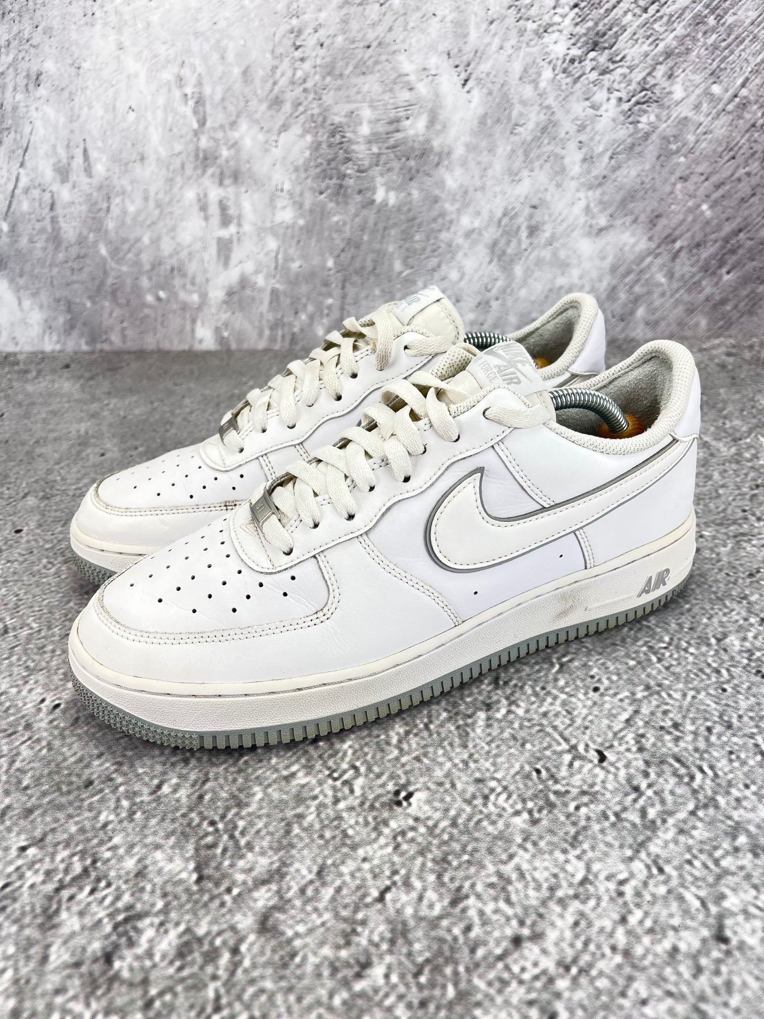 Nike Air Force 1 Low '07 White Wolf Grey - buty sportowe, zapiętki butów