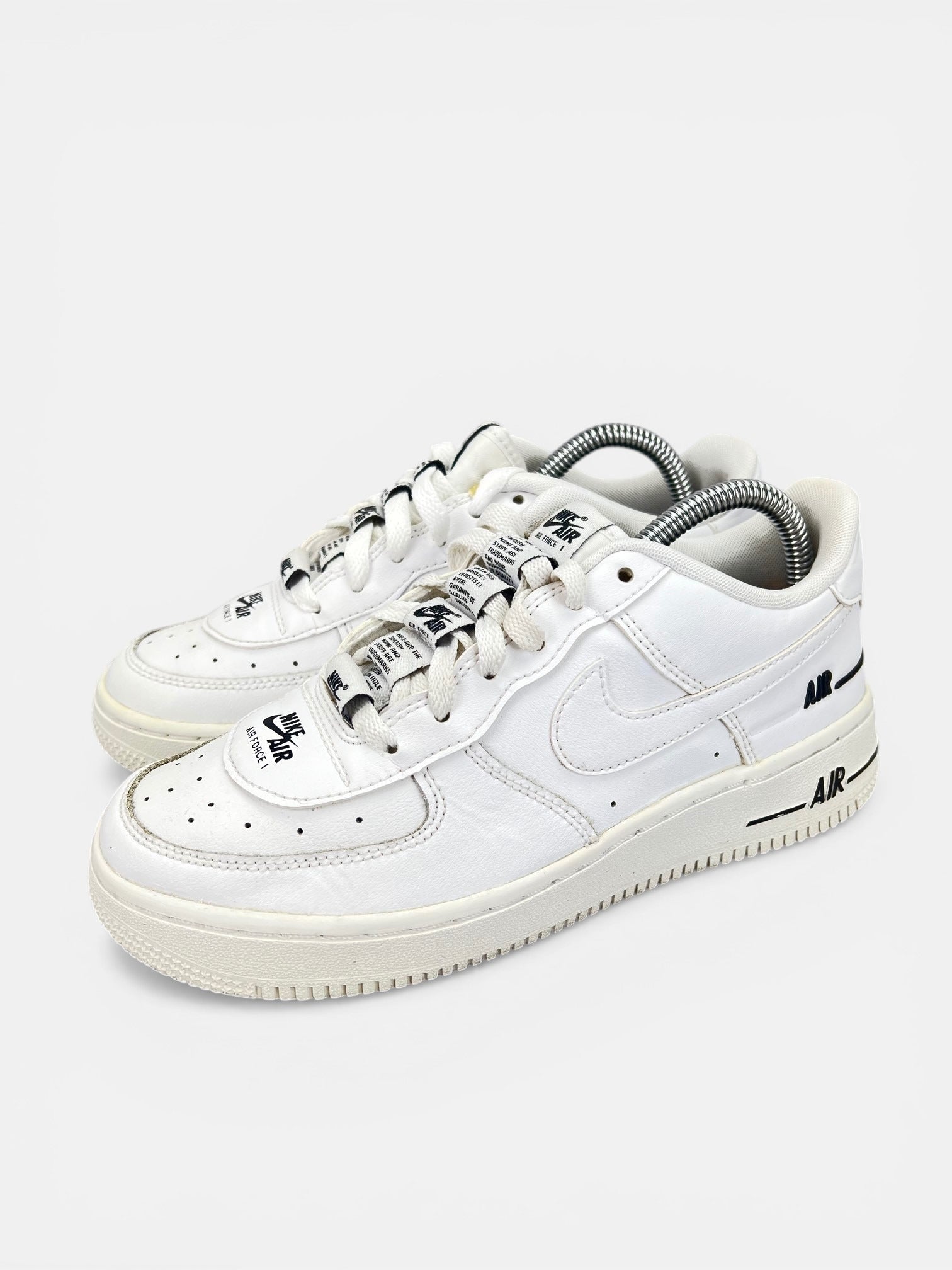 Nike Air Force 1 LV8 3 Multiple Logos - buty sportowe, widok z boku