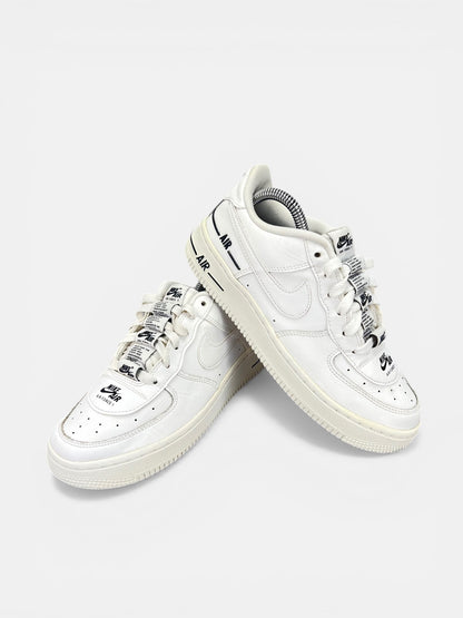 Nike Air Force 1 LV8 3 Multiple Logos - buty sportowe, boczny profil